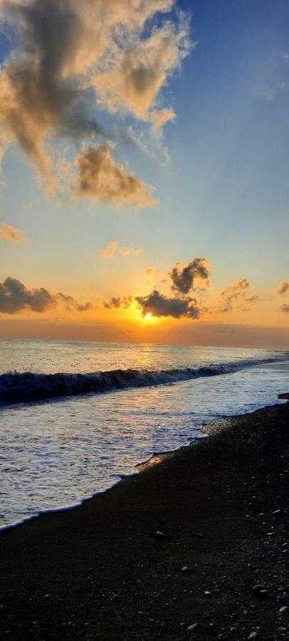 The Shooting Star Homestay Amed Dış mekan fotoğraf